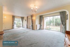 Sitting Room- click for photo gallery